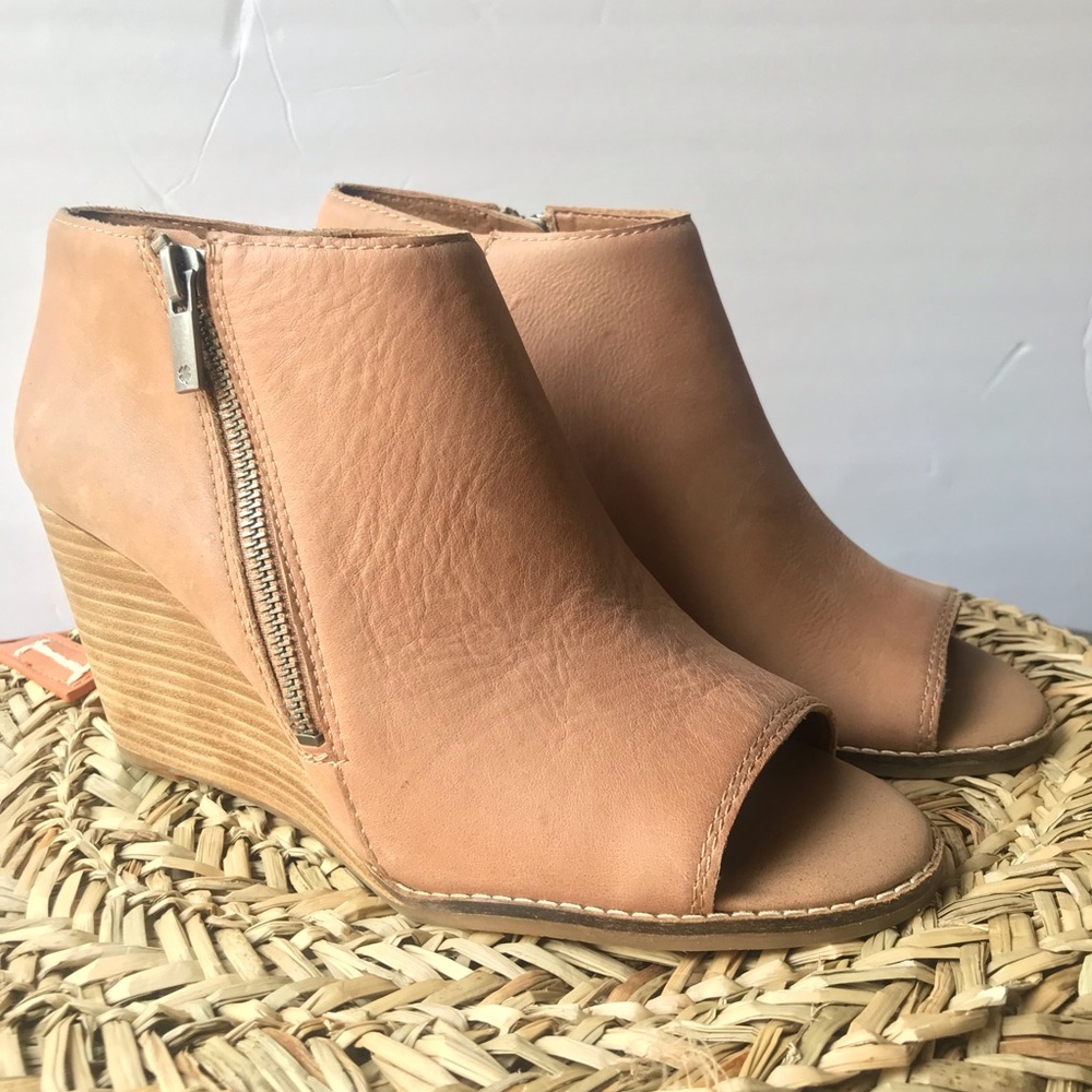 Lucky Brand| Jaspah Wedge | Open toe | 9 | Tan